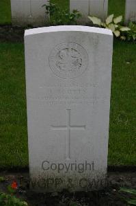 Dozinghem Military Cemetery - Coutts, J